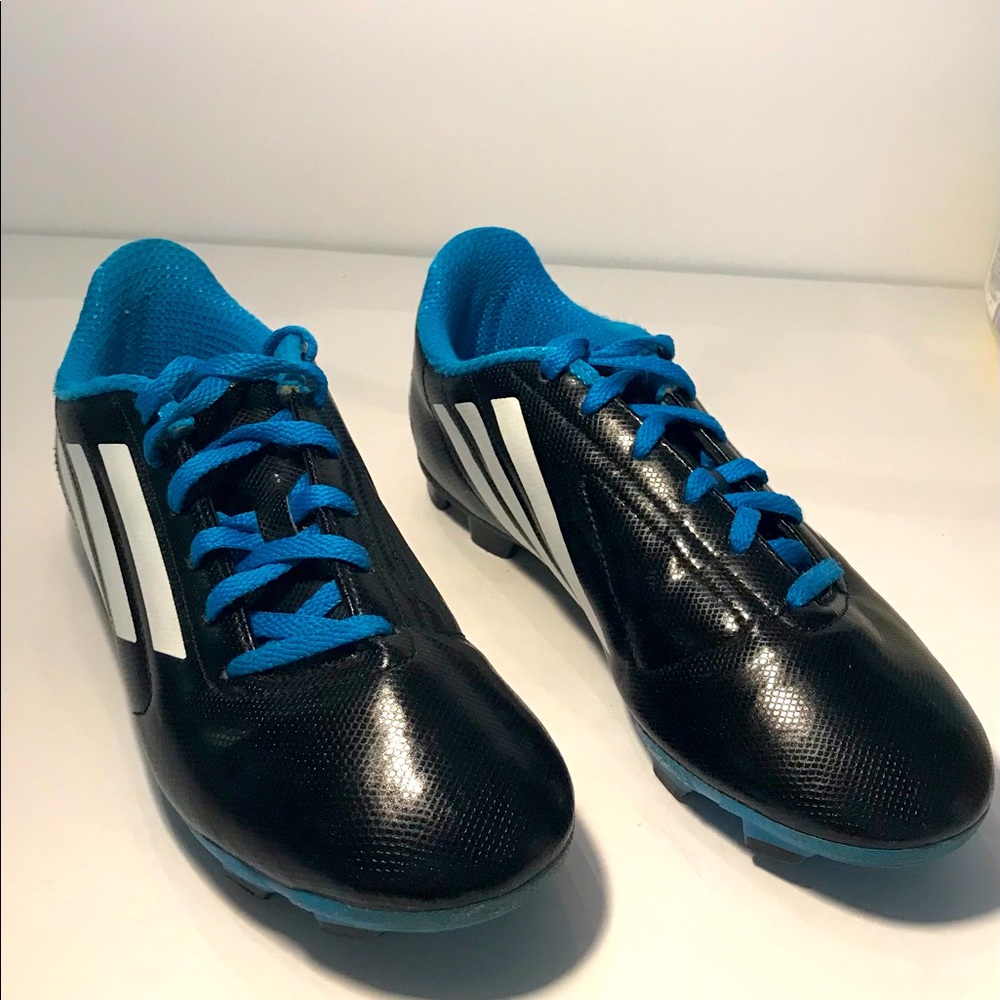 Adidas boys cleats Y5.5